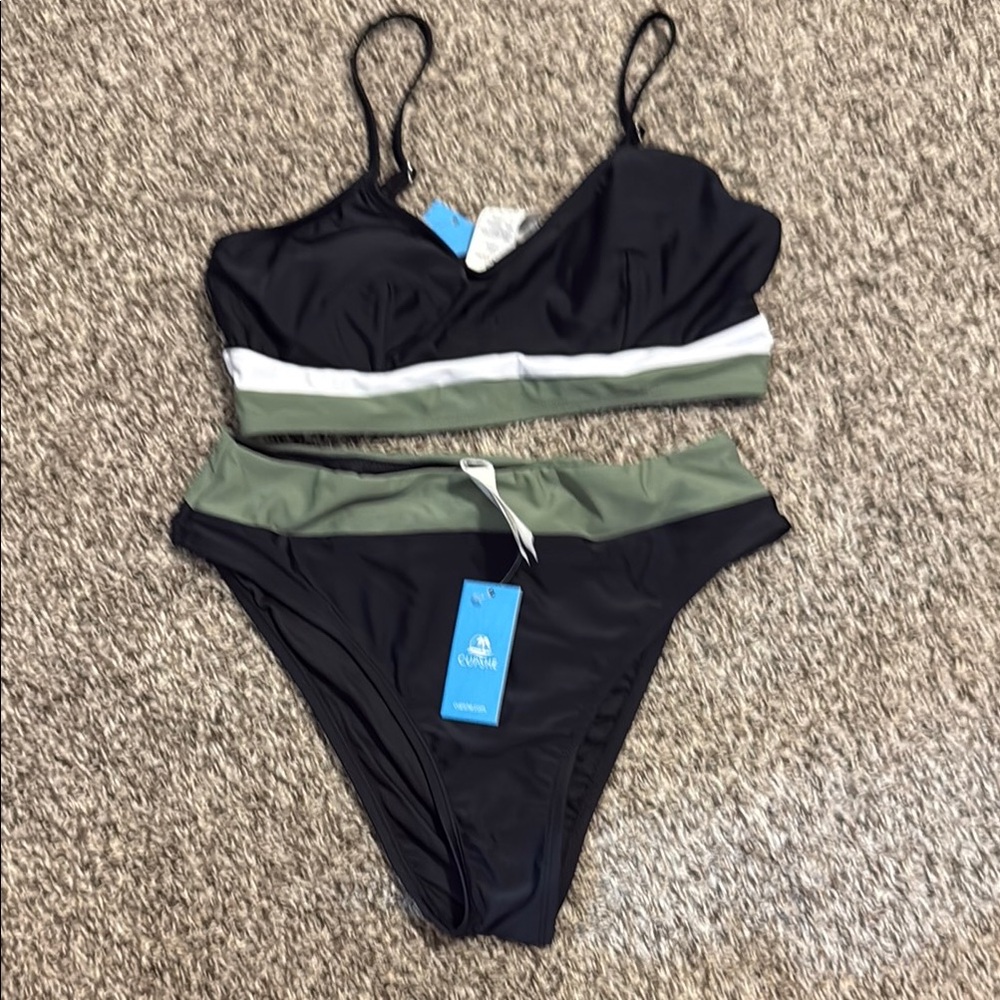 Cupshe Black and Green Bikini Set with Sporty Design